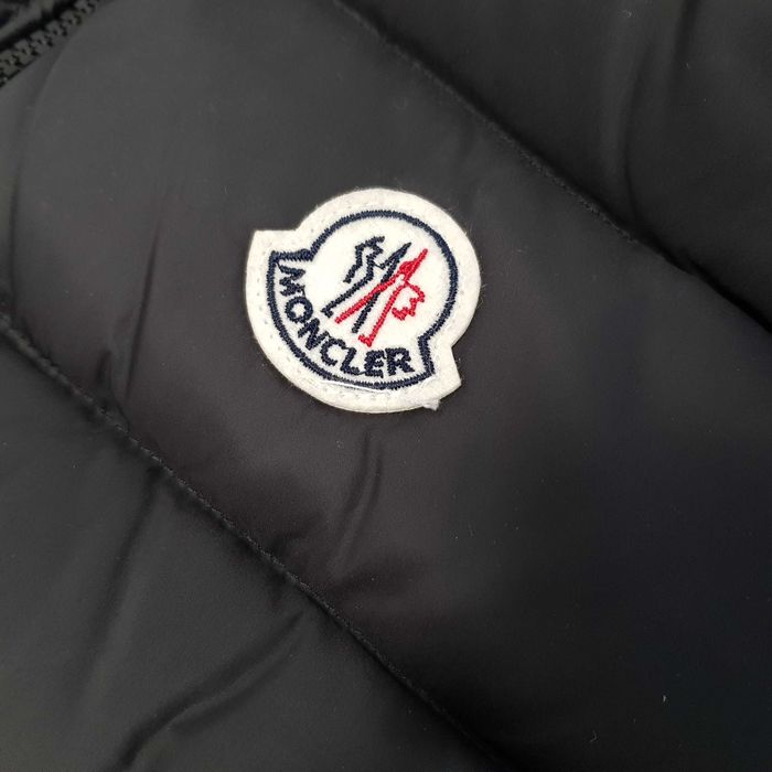 Vesta usoara M o n c l e r  / cu puf de gasca M- oferta !