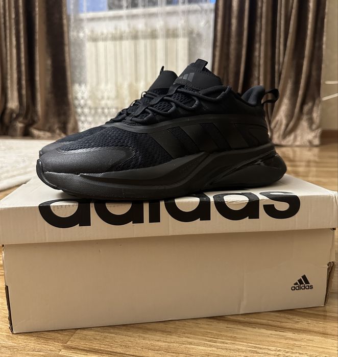 Продам кроссовки Adidas