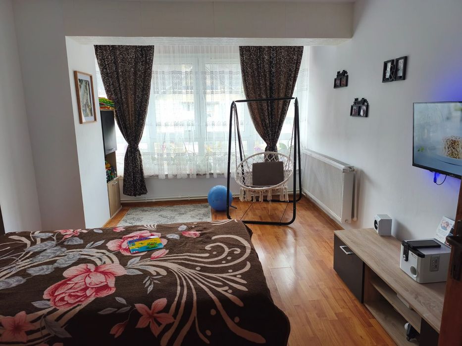 Vând apartament renovat și mobilat Nehoiu