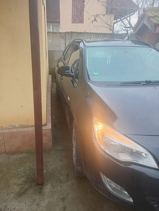 Vând opel  astra j