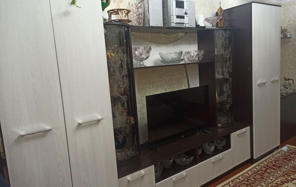 Шкаф -гостинная продам