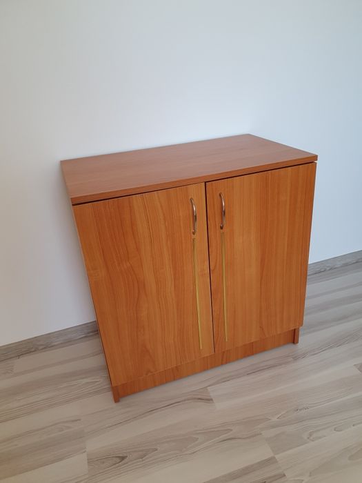 Dormitor complet  – pat dublu, saltea,șifonier, comodă, noptiere + masă de toaletă cu oglindă