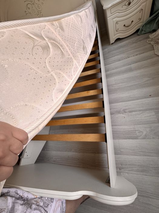 Продам кровать и комод