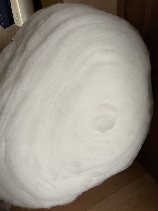 Синтепон 200 г / кв м, ширина 1,5 м Качество отличное . 18 м, можно ме