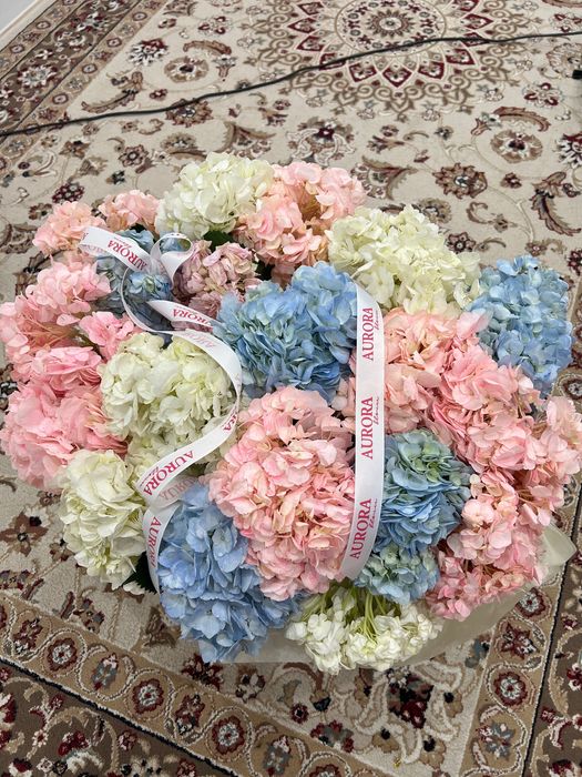 Букет пышных свежих цветов