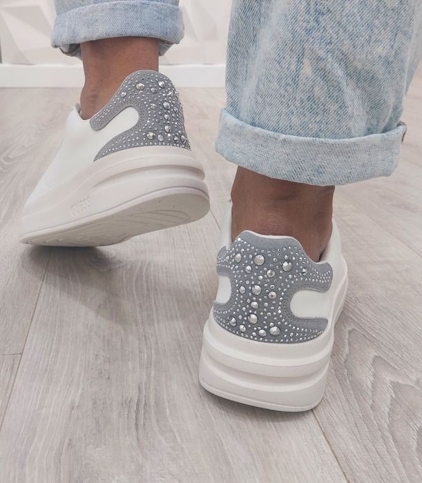 Оригинални сникърси GUESS Elbina, номера 37,38,39.