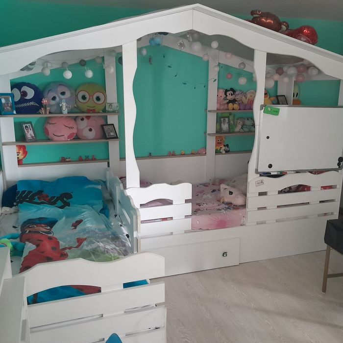 Pat dublu în forma de casuta