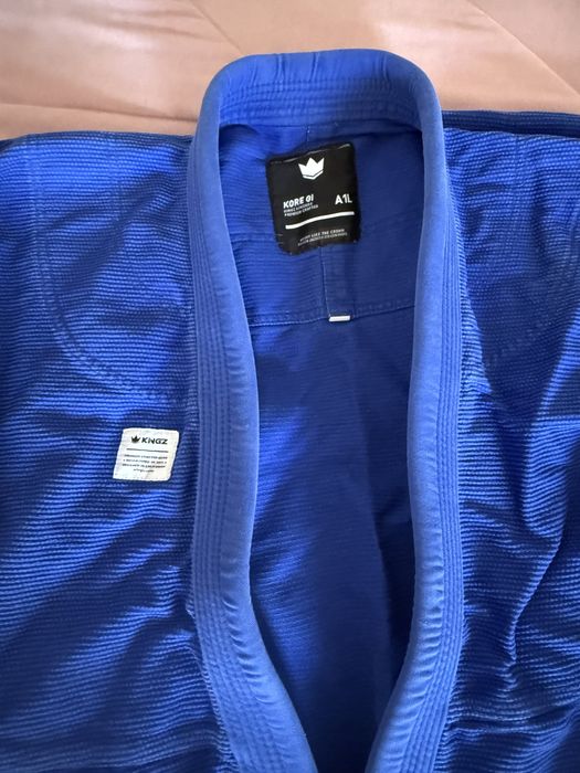 Продам кимоно Kingz