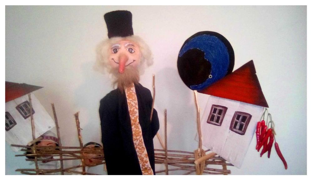 Театрален декор и кукли-герои