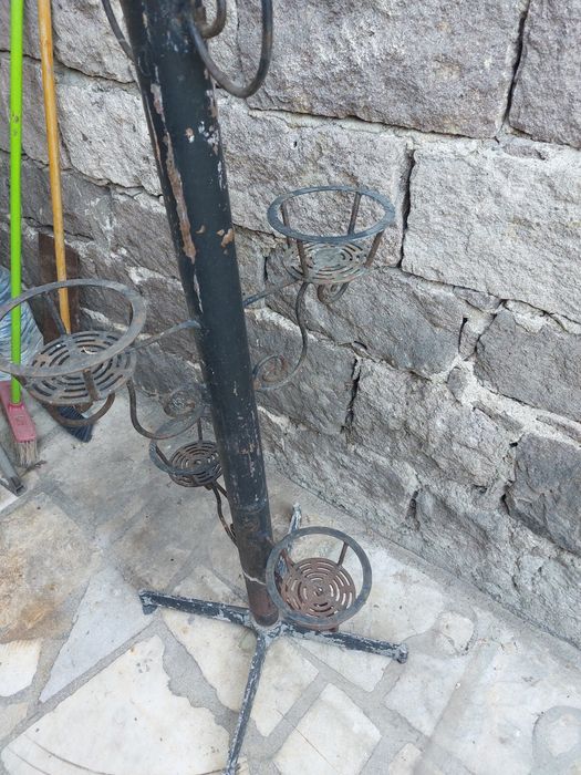 Стойка за саксии.