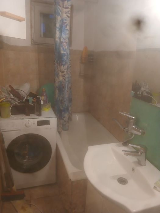 Închiriez apartament