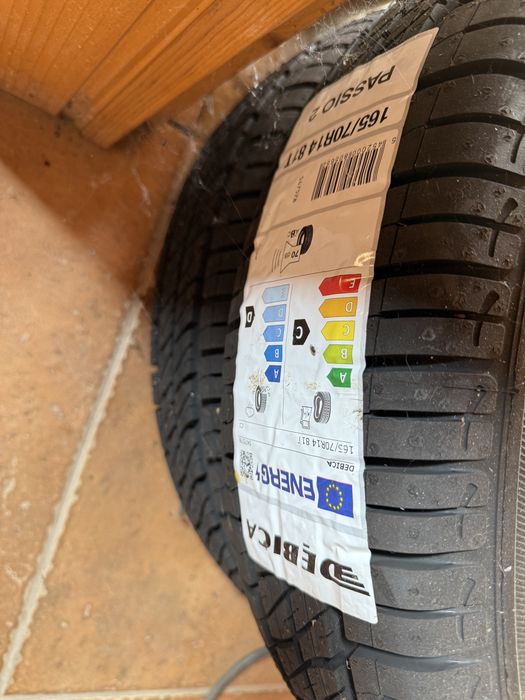 2 anvelope Debica 165/70 R14 81T, noi, etichetă UE, stare excelentă