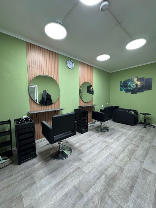 Сдам в аренду парикмахерские кресла. Район аксай 4