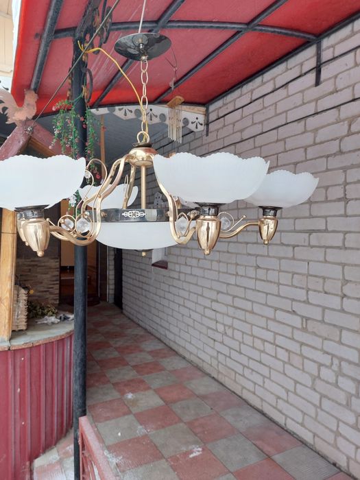 Продам люстры 5 рожковые