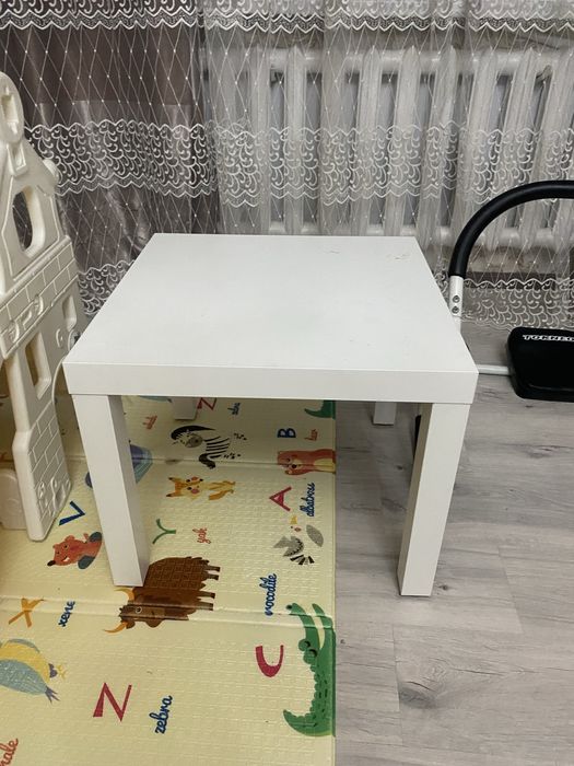 Продам стол детский белый