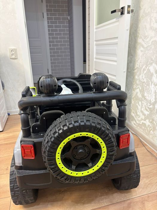 Детский электромобиль Jeep Wrangler Rubicon