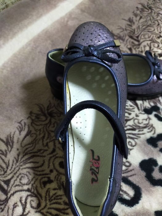 Продам туфли на а девочку