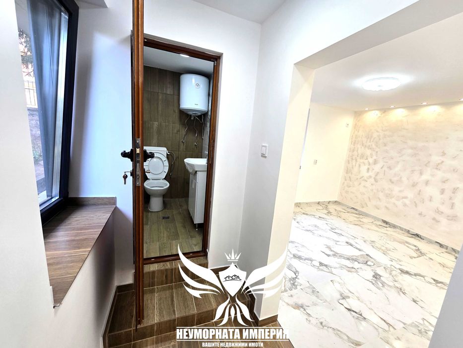 Продавам двустаен апартамент с площ от 40кв.м. на партер с гараж 20кв.м. в град Асеновград квартал Изток
