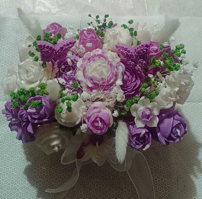 Ароматни свещи -цветя.Идеален подарък за всеки повод.