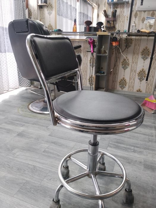 Kosmetolog stul gildirakli stulcha pomoshnik