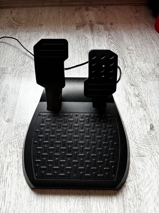 Волан Thrustmaster T150