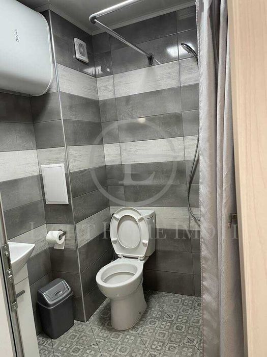 Продава се Тристаен апартамент в Пловдив, Кючук Париж - 100 кв.м за 1092 €/кв.м - Снимка #7