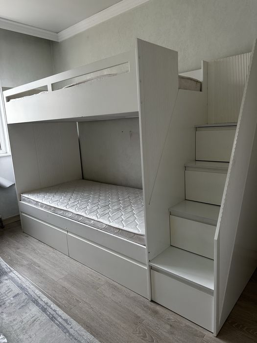 Двухъярусная кровать