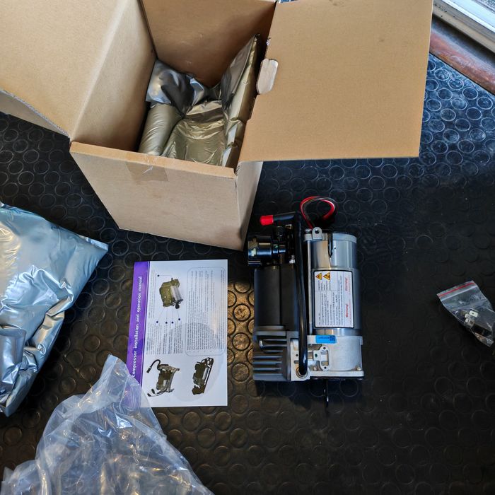 Compresor suspensie perne Mercedes cls w219 sau e class w211