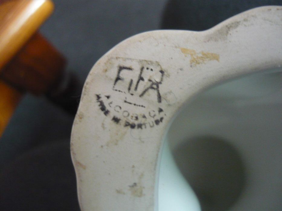 Голяма порцеланова котка на ELPA Alcobaca - за колекция