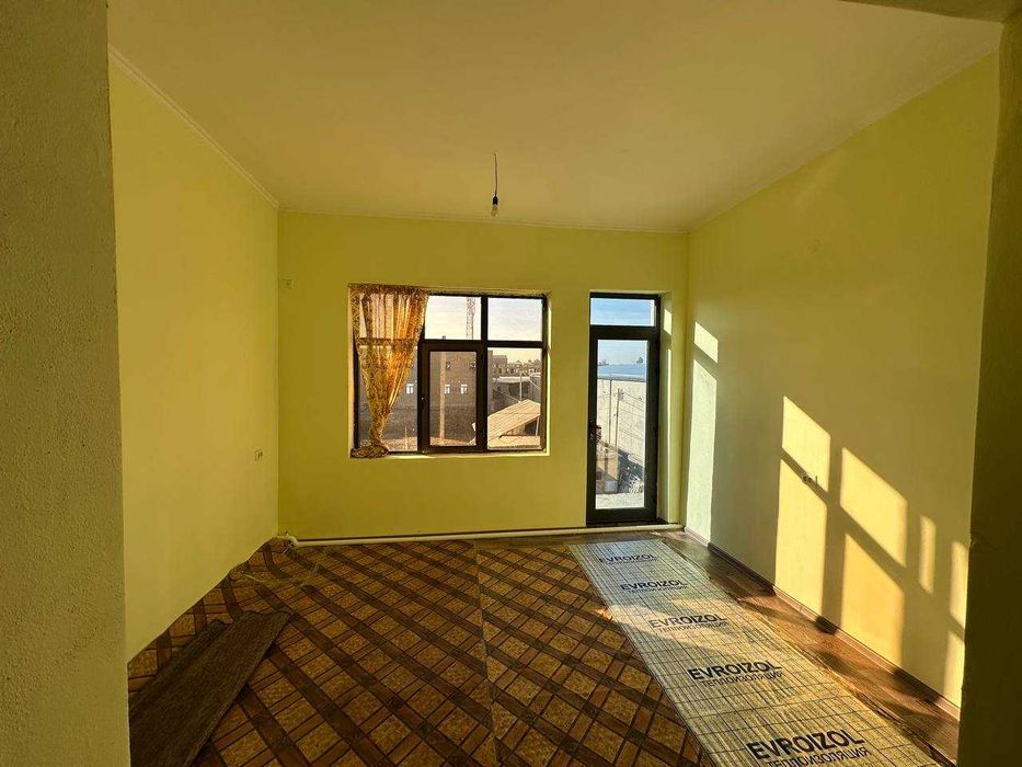 Бухоро шахар Бинонинг 2 каватидаги 300 кв майдони ижарага берилади.