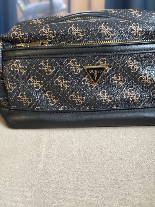 Чантичка/несесер унисекс Guess