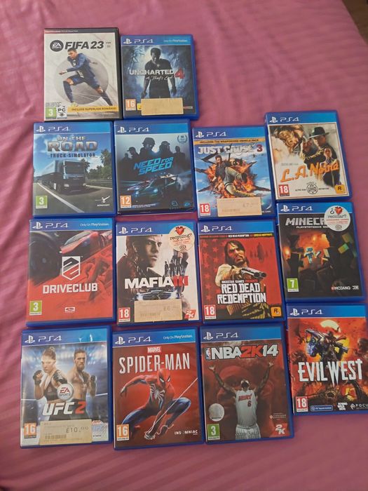 De vânzare PlayStation 4 cu ochelari VR
