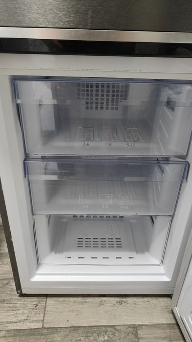 Combina frigorifica No Frost (frigider) Beko Defect