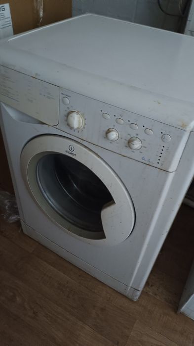 Продам стиральную машинку indesit