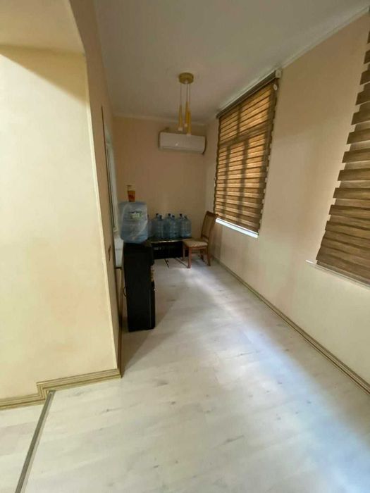 Продам 4-х комнатную на Ц-5. Школа Эрудит ориентир. Можно под нежилое