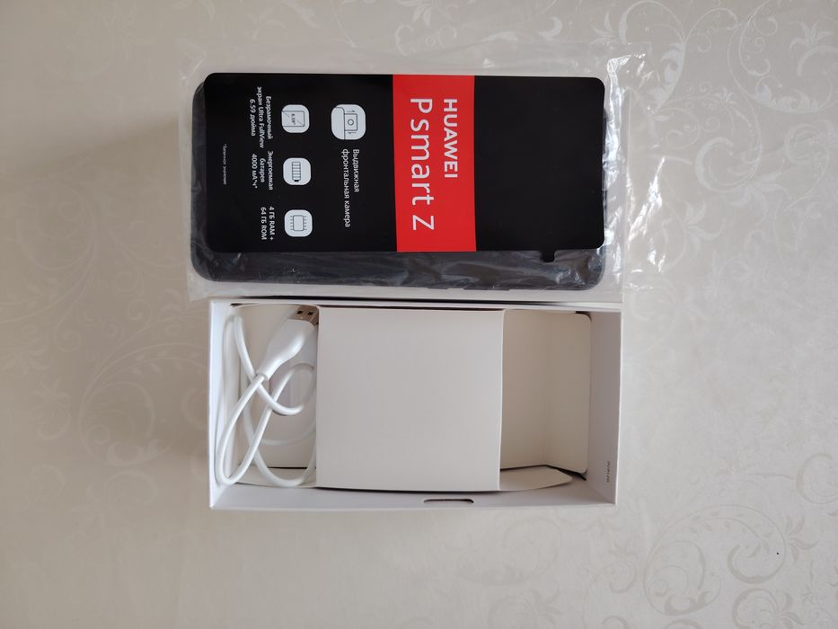 В продаже имеется  смартфон  smart Z  в комплекте.