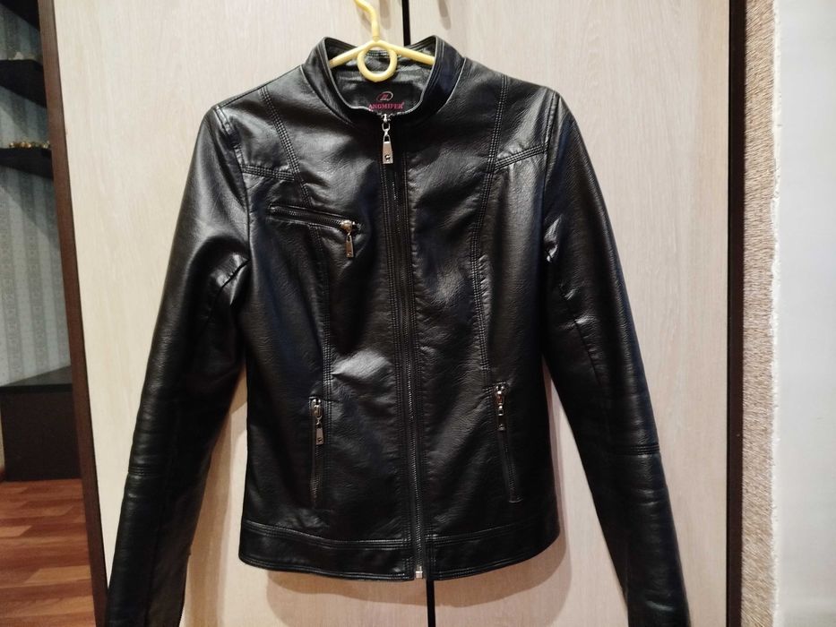 Кожаная куртка  42 р