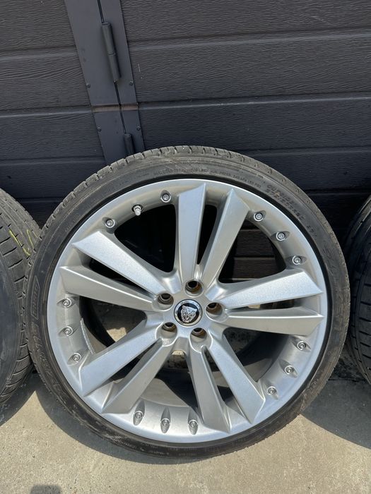 Vand Jante Jaguar cu cauciucuri, distantiere si prezoane