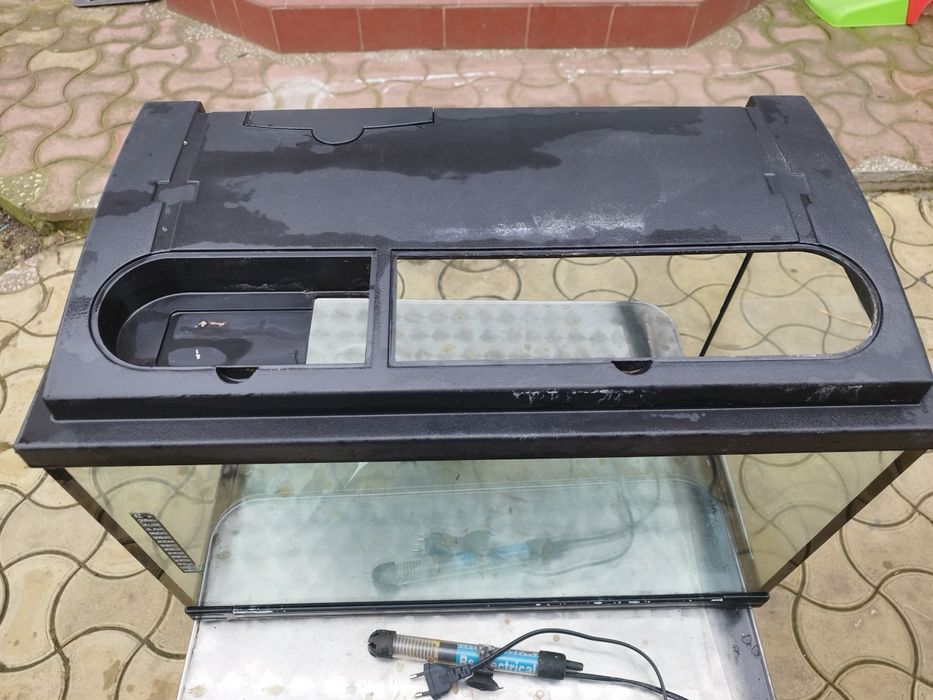 Vând acvariu 60L