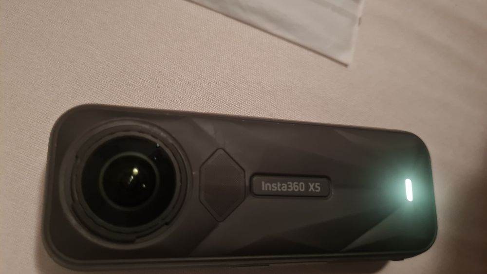 Vând insta 360 X5 , stare excelenta