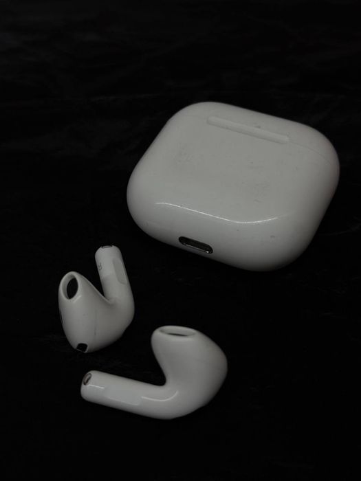 Наушники AirPods 4