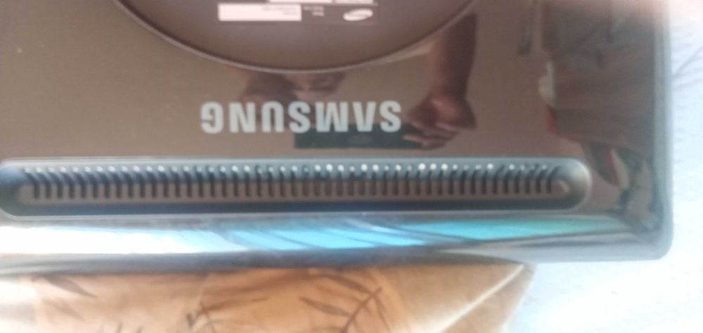 prodavam monitor SAMSUNG