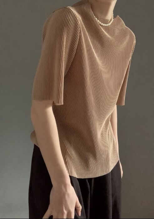 Top caramel plisat S/Xs/M. Nou fără etichetă.