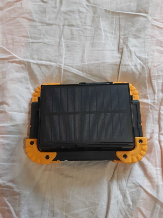 Proiector 5 LED-uri 50w , incarcare solara