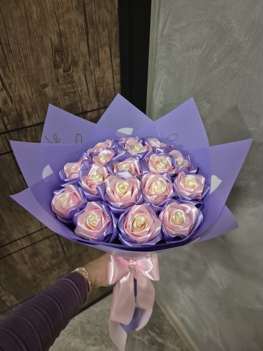 Букет от сатенени рози