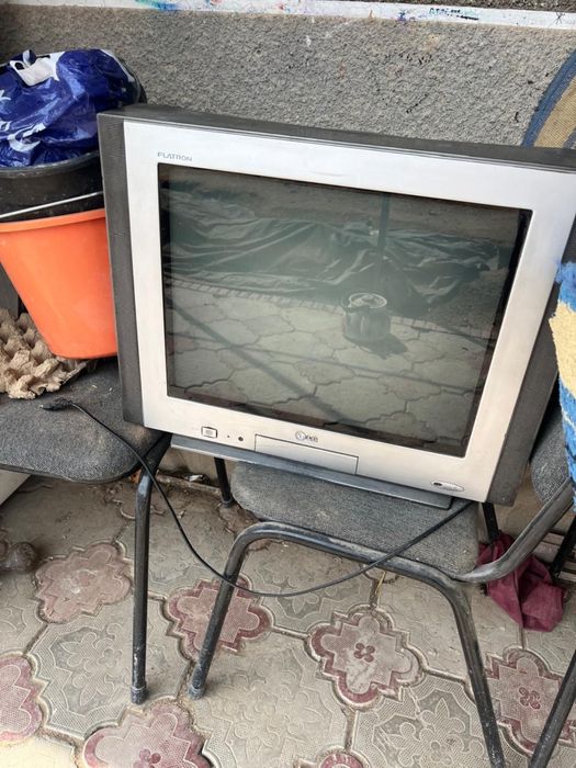 Телевизор и холодильник