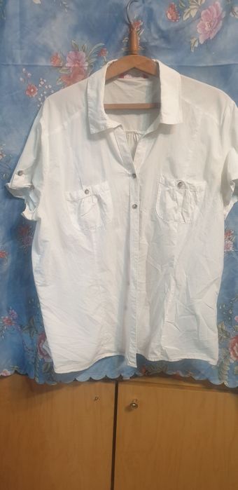 Рубашки и кофты белые  .