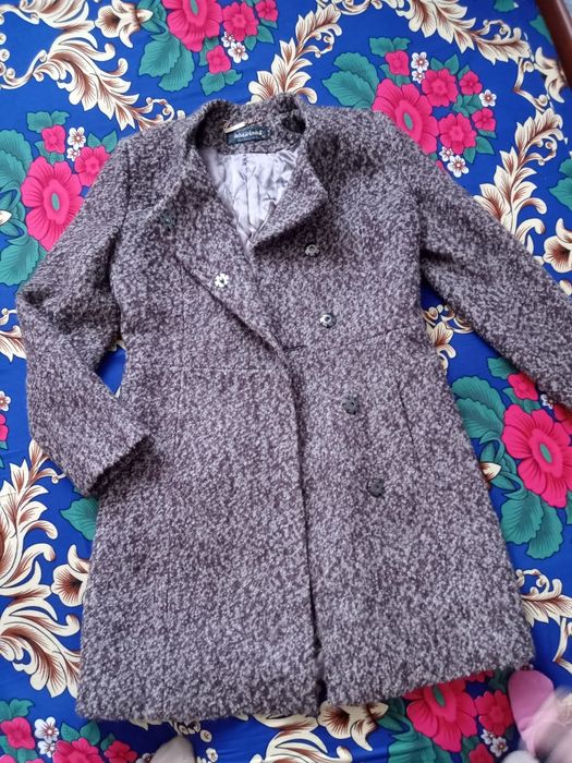 Продам пальто весна-осень.