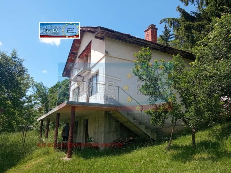 Къща гр. Етрополе - с. Бойковец 125 м² и двор 1022 м²