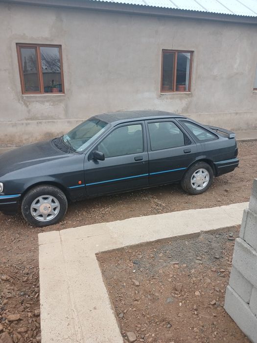Машина Ford Sierra
